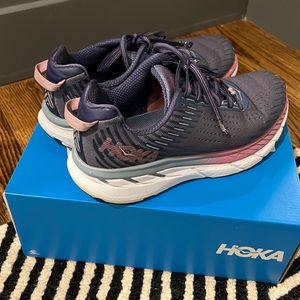 Hoka women’s Clifton 5